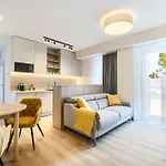 公寓 Aboutartapartments - Otynska 4 *