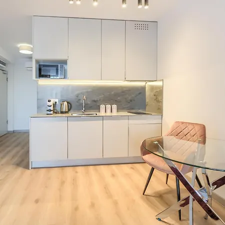 Aboutartapartments - Otynska 4 *